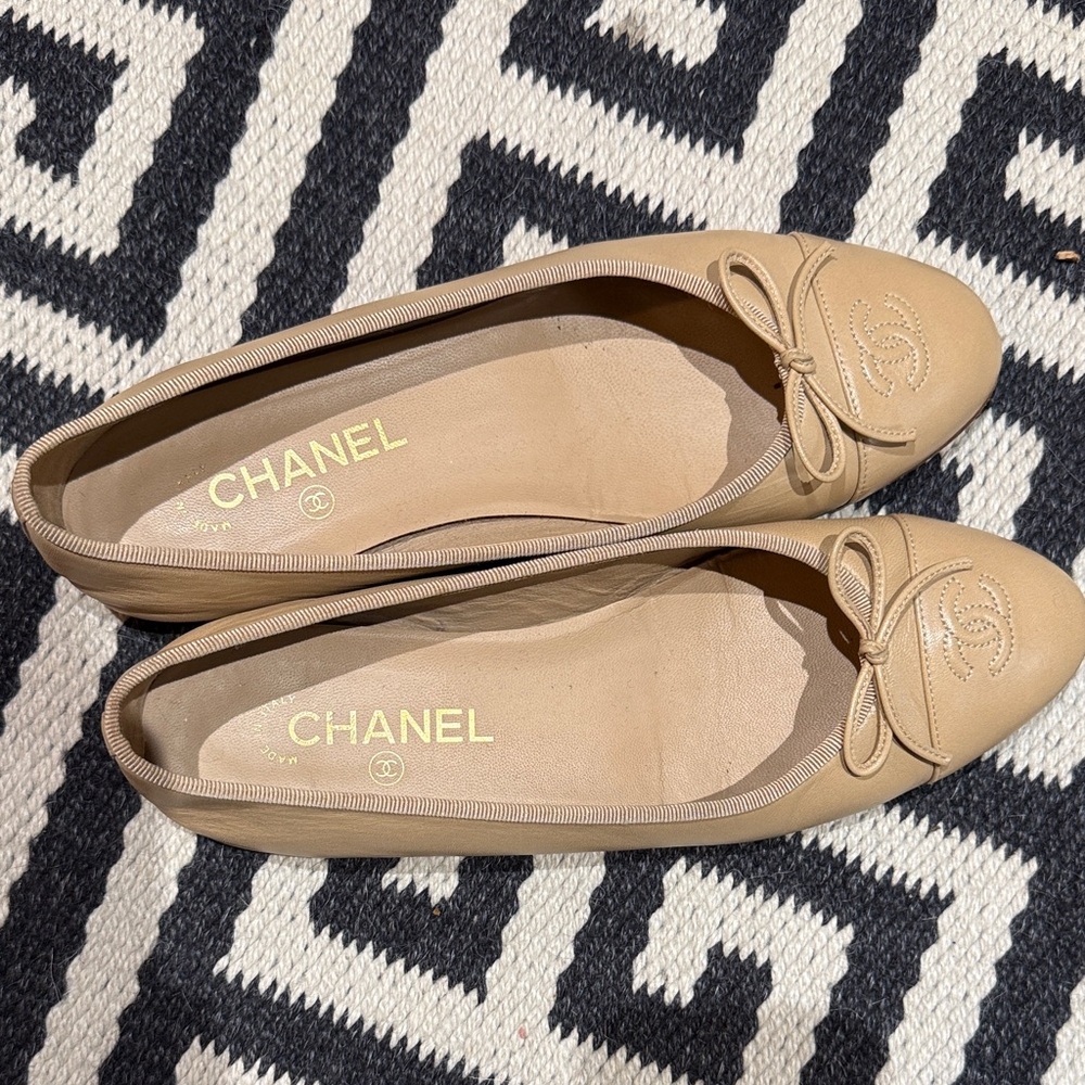 CHANEL Beige Ballet Flats with Bow